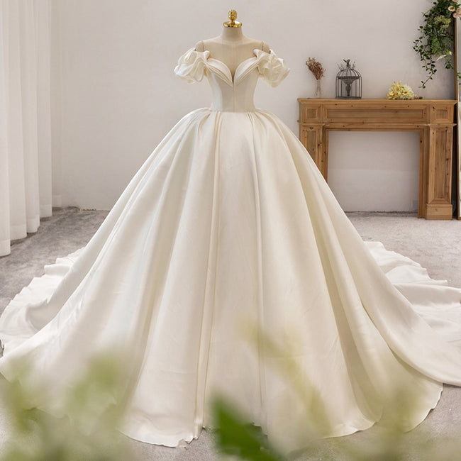 Robe de Mariée de Luxe pour Petite Mariée Française Hover Image