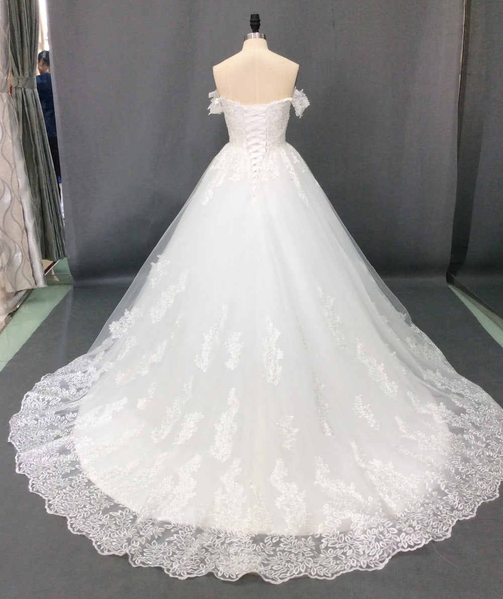 Robe de mariée de maître de commerce extérieur personnalisée