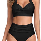 Maillot de bain de vacances au bord de la mer avec haut de bikini fendu à nœud