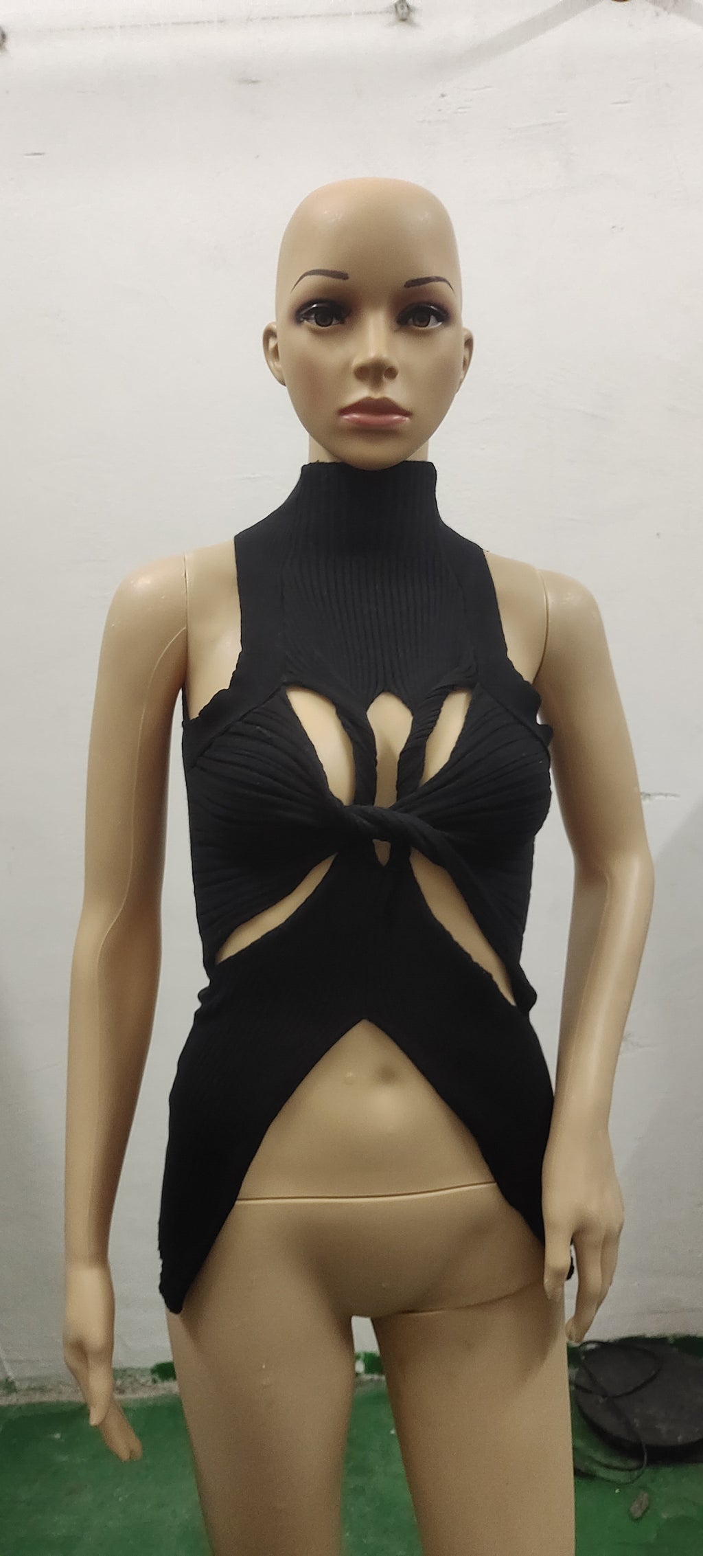 Gilet en laine torsadée sans manches évidé et irrégulier pour femme