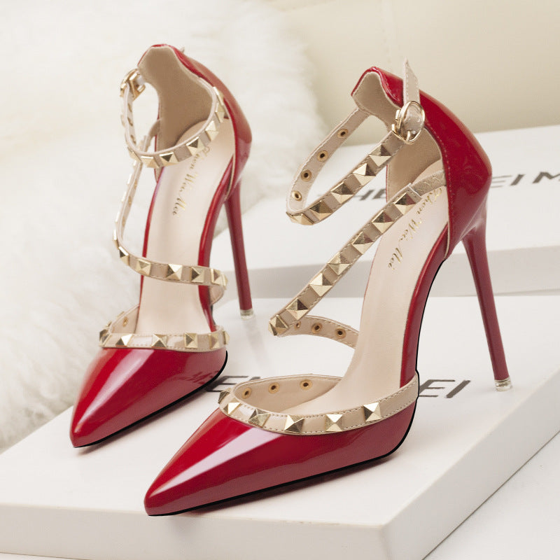 Talons aiguilles à bout pointu peu profond pour femmes