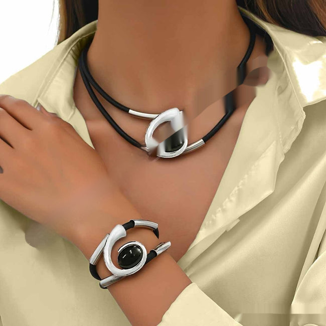 Mode bohème Personnalité et créativité Bijoux en fer Costume Femme Main Image