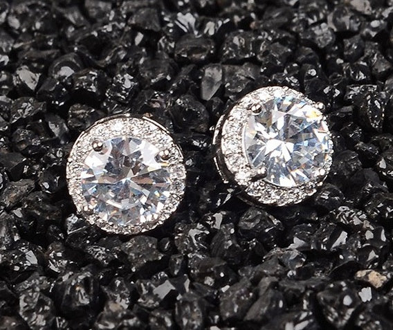 Boucles d'oreilles clous en métal rond argenté avec strass blancs et zircons, idéales pour les fêtes, bijoux pour femmes et filles.