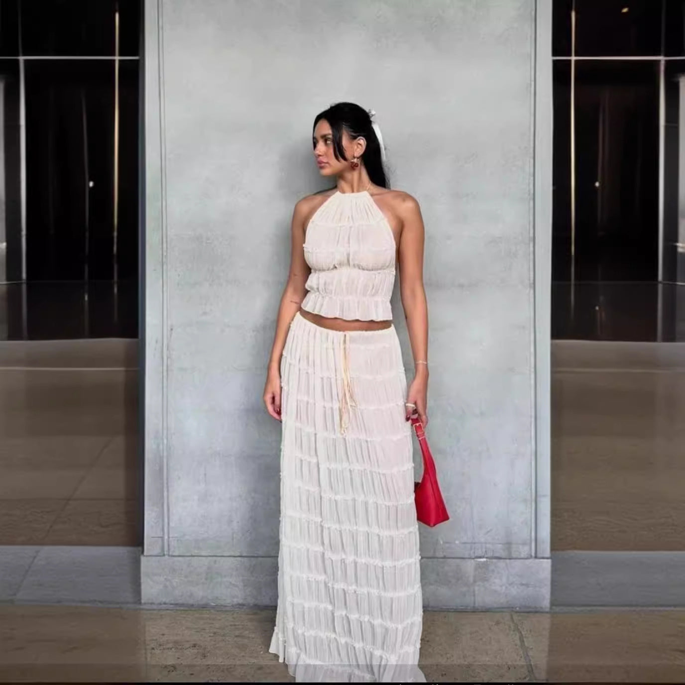 Robe plissée dos nu à lacets et gilet en dentelle