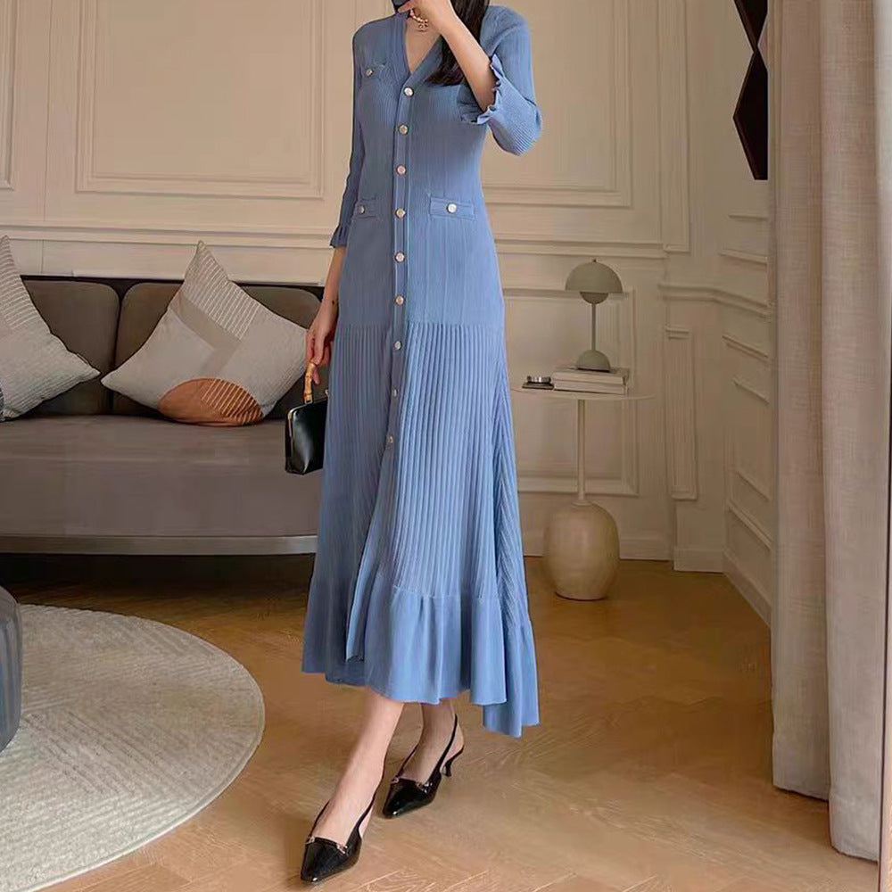 Robe en maille bleu français à col en V, coupe sirène et simple boutonnage pour femme