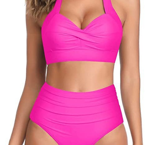 Maillot de bain de vacances au bord de la mer avec haut de bikini fendu à nœud