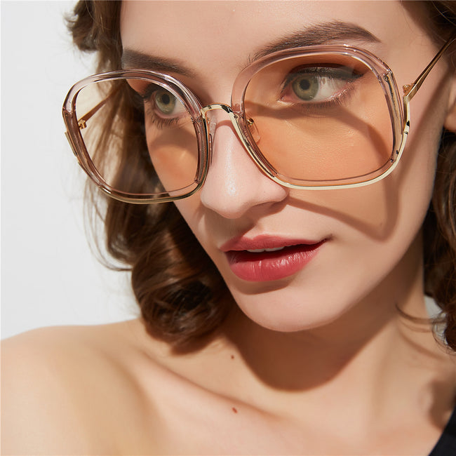 Lunettes de soleil colorées et tendance à demi-monture large pour femme Main Image