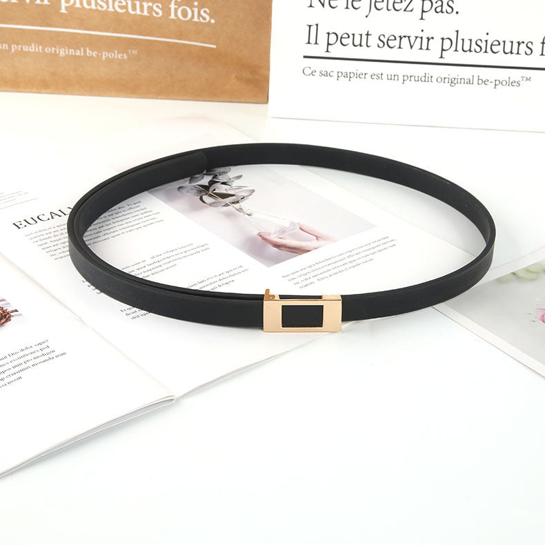 Ceinture fine à boucle ardillon et bouton-pression de style rétro