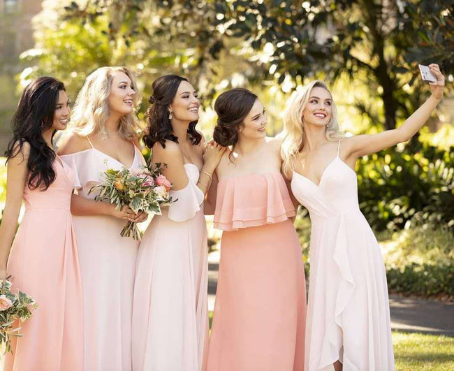 Cintre Robe de sœur de mariage en plein air Banquet Main Image