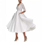 Robe de mariée mi-longue à manches longues, en dentelle, décolleté plongeant en V, coupe ajustée