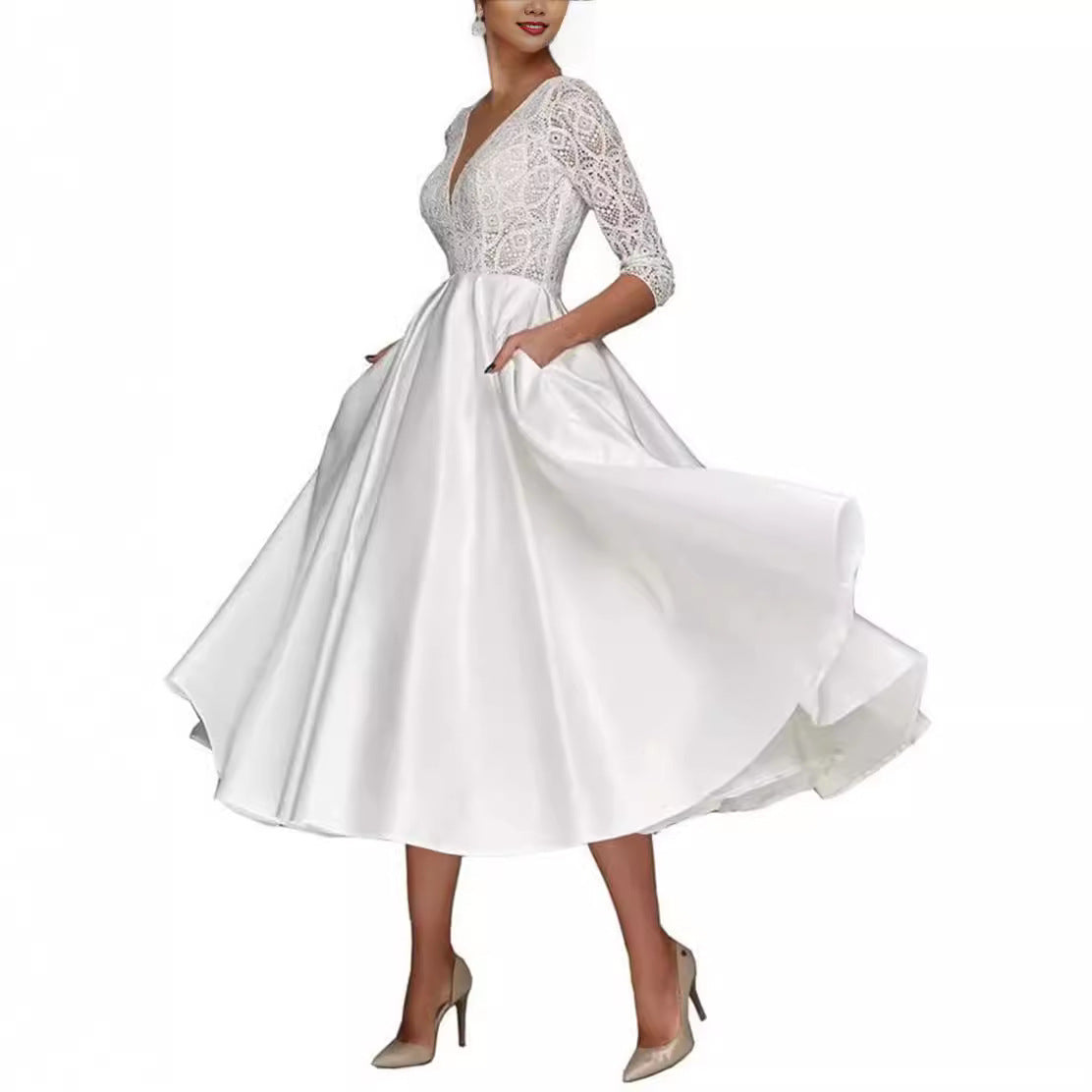 Robe de mariée mi-longue à manches longues, en dentelle, décolleté plongeant en V, coupe ajustée