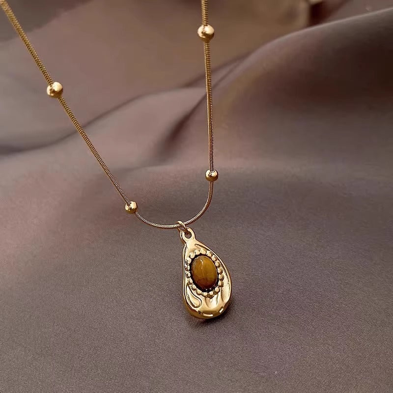 Collier d'ambre Pendentif irrégulier Rétro Chaîne de clavicule Chaîne de pull Bijou femme