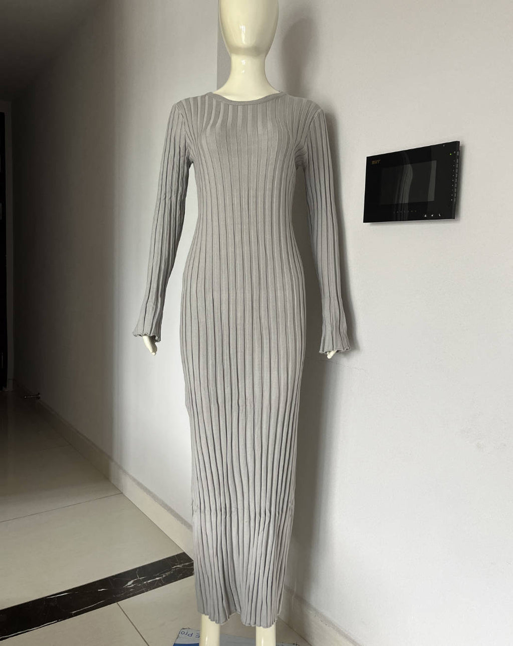 Robe en maille ajustée à col rond pour femme