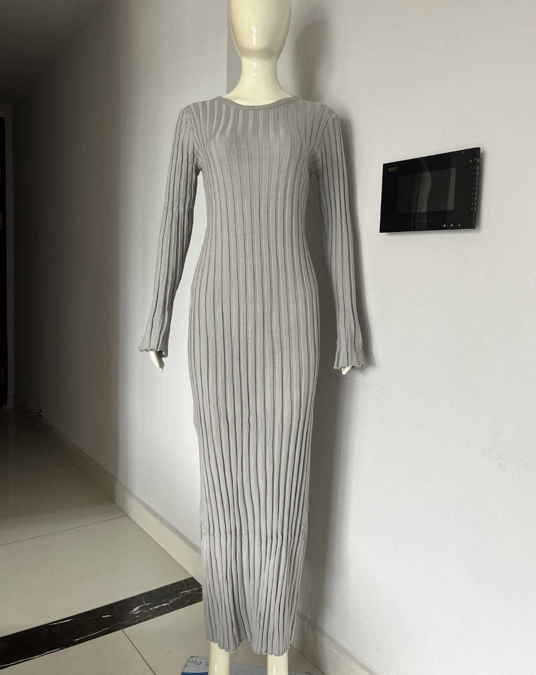 Robe en maille ajustée à col rond pour femme