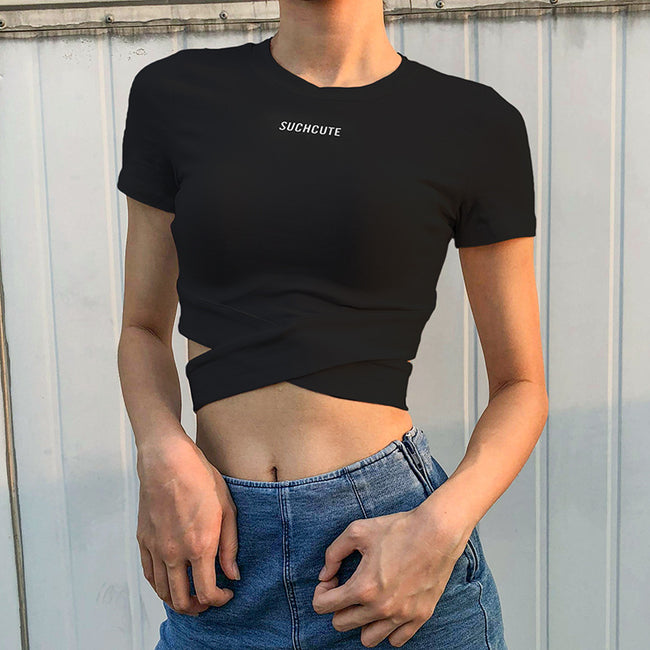 T-shirt femme court à bretelles croisées et ventre nu Hover Image