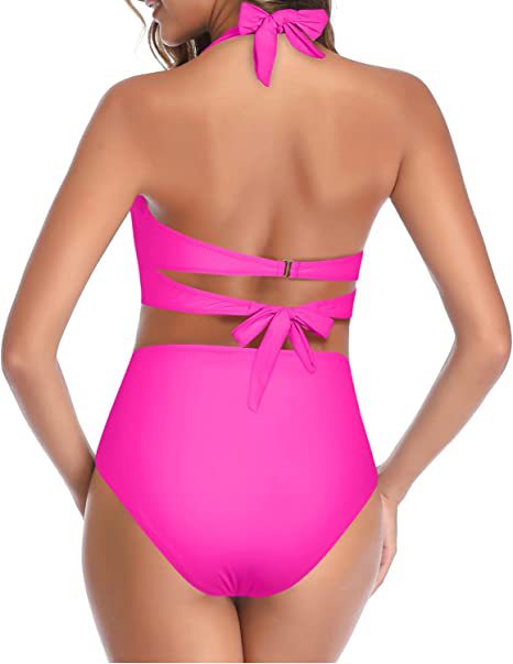 Maillot de bain de vacances au bord de la mer avec haut de bikini fendu à nœud