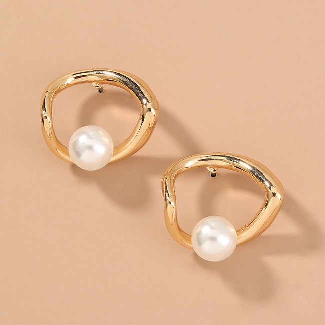 Boucles d'oreilles perles creuses pour femmes, boucles d'oreilles simples, rétro et tendance Main Image