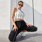 Débardeur court slim col rond à surpiqûres contrastantes pour femme