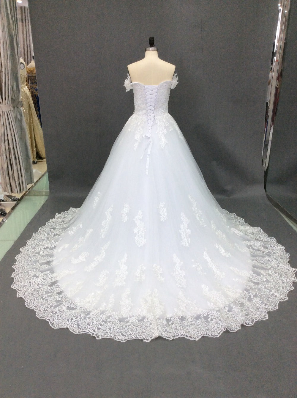 Robe de mariée de maître de commerce extérieur personnalisée