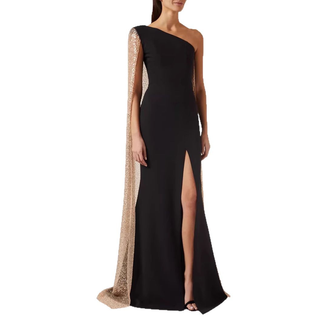 Robe noire fendue à cape asymétrique