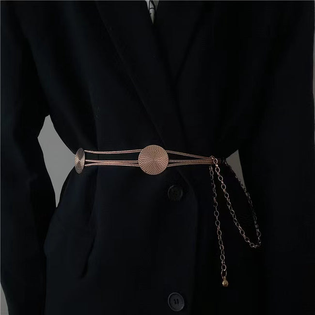 Chaîne de taille multicouche en métal de haute qualité pour femme, accessoire de style petite fragrance avec jupe, chaîne en métal ajourée et ronde, costume décoratif. Hover Image