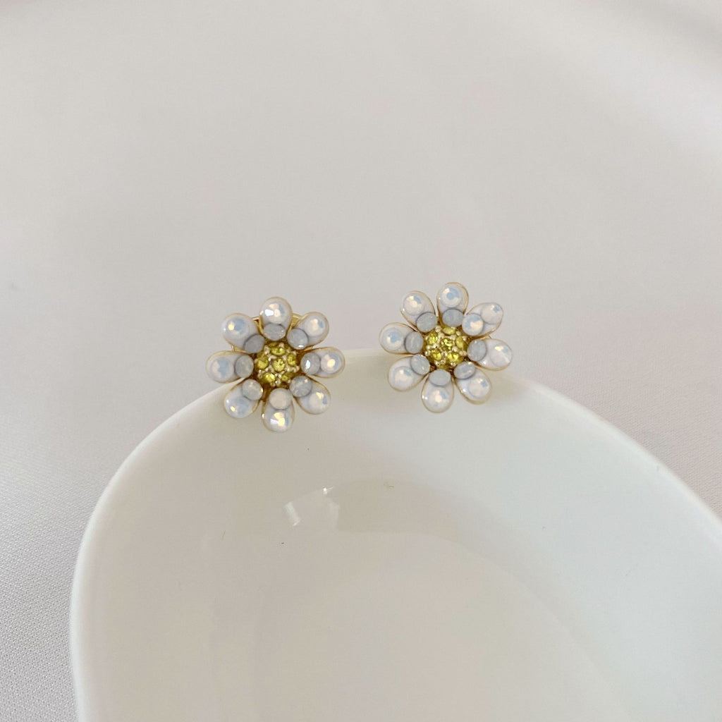 Boucles d'oreilles élégantes en forme de marguerite pour femmes, bijoux de mode, accessoires en cuivre plaqué or