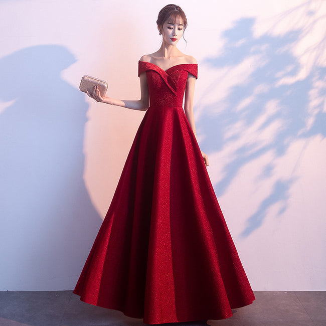 Robe de soirée rouge de fiançailles Hover Image