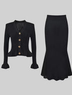 Ensemble de tailleur avec ourlet à volants et col en V.