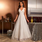 Robe de mariée en dentelle de gaze à col en V blanc princesse