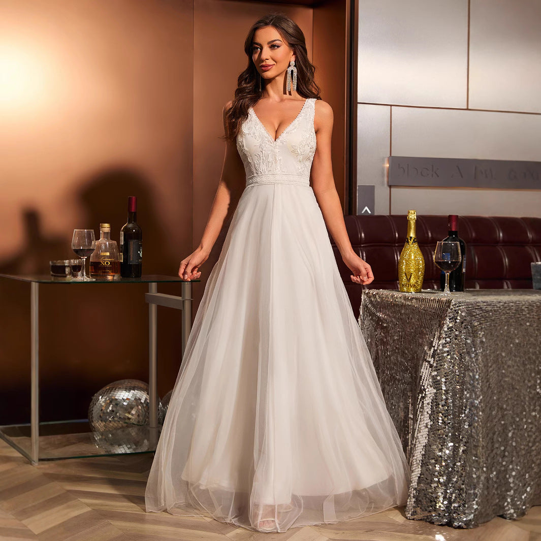 Robe de mariée en dentelle de gaze à col en V blanc princesse