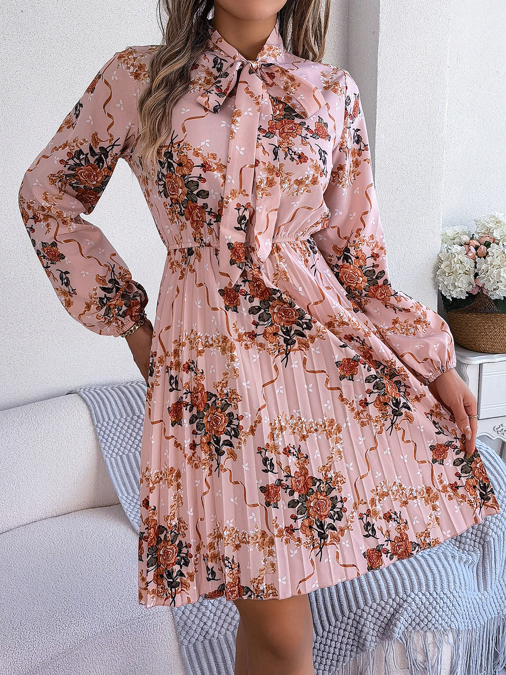 Robe longue plissée élégante à manches longues et taille nouée à imprimé floral pour femme