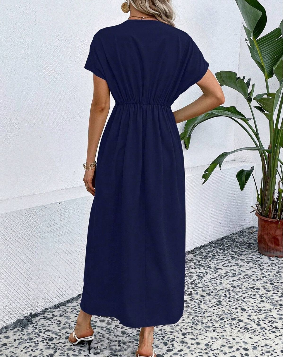 Robe longue unie à col en V profond, manches à épaules plissées et taille élastique