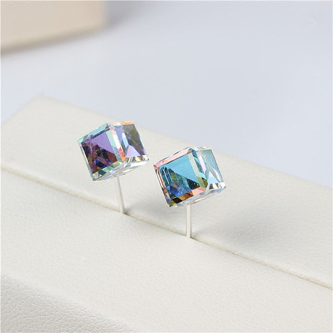 Boucles d'oreilles Water Cube Aiguille en argent Bijoux d'oreilles Femme Main Image