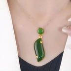 Les colliers sont des bijoux abordables, luxueux et à la mode pour les femmes.