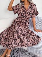 Robe chemise décontractée à lacets et imprimé léopard