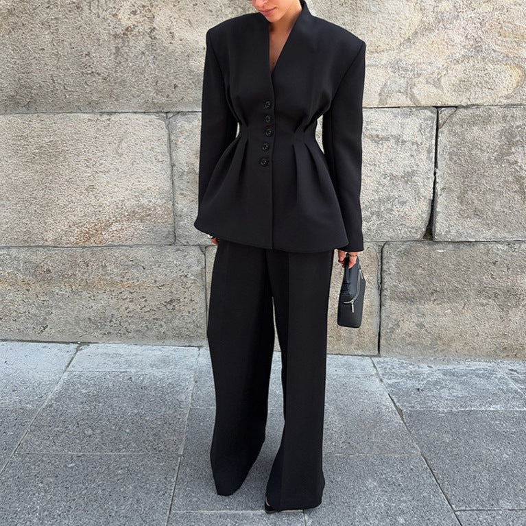 Ensemble deux pièces pantalon et veste de costume ajustée à la taille plissée, col en V et manches longues noires