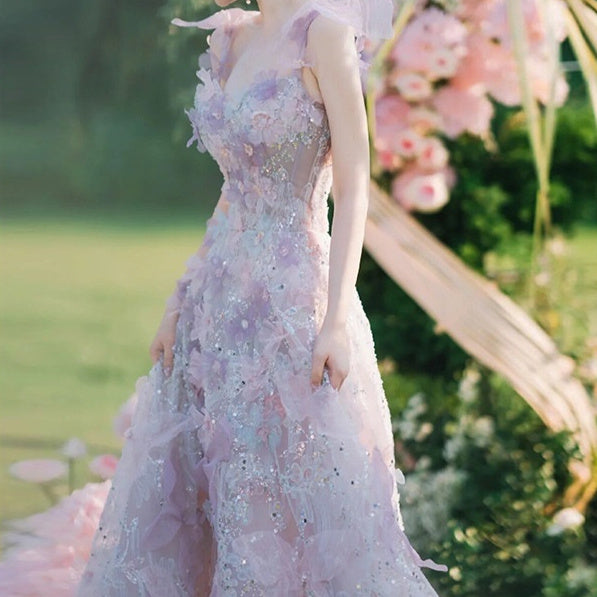 Robe de soirée/fiançailles/mariage en dentelle de style trapèze Hover Image