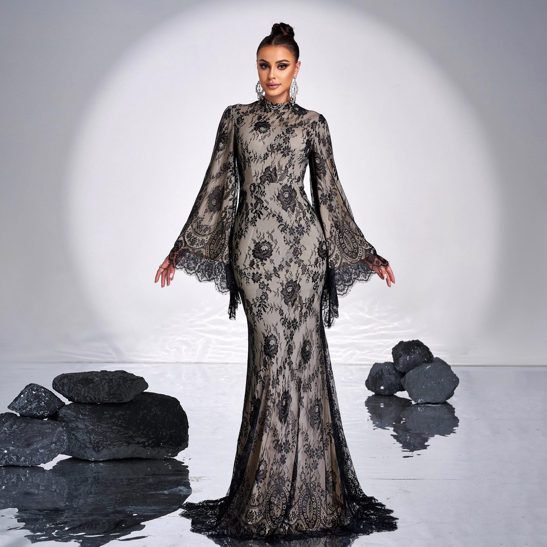 Robe de soirée sexy à manches longues et col rond en dentelle