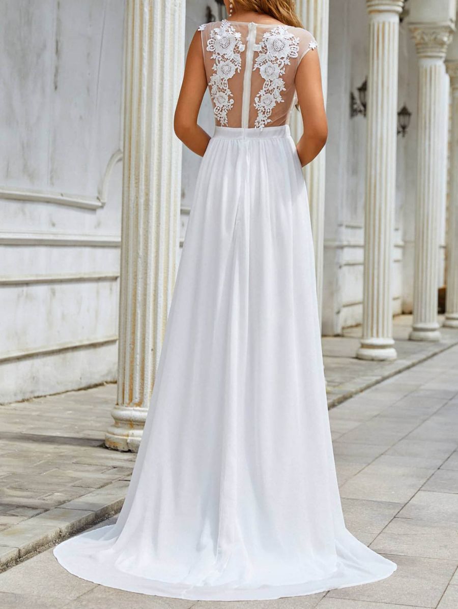 Robe de mariée longue en mousseline et dentelle à large jupe évasée