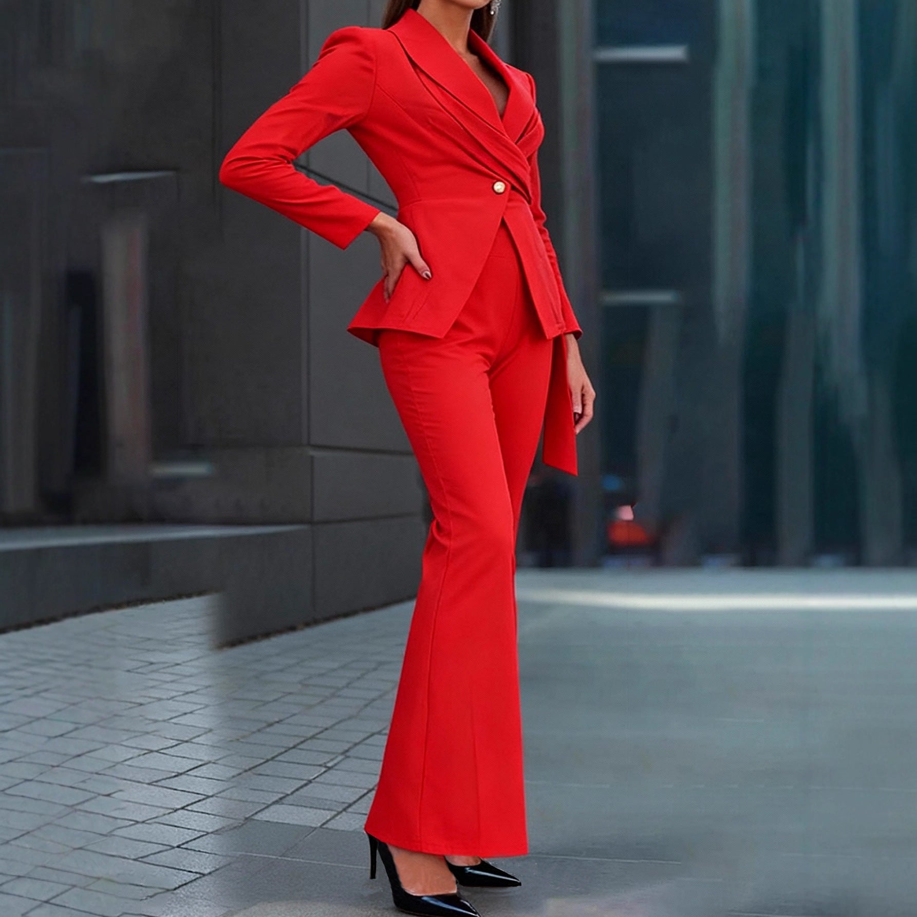 Ensemble tailleur pantalon évasé ceinturé à taille cintrée et un bouton