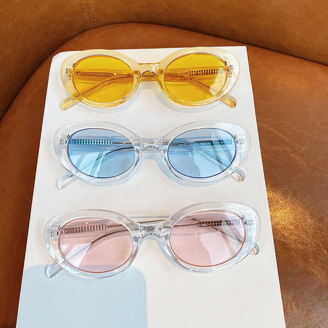 Lunettes de soleil pour femmes à petite monture et monture ovale Main Image