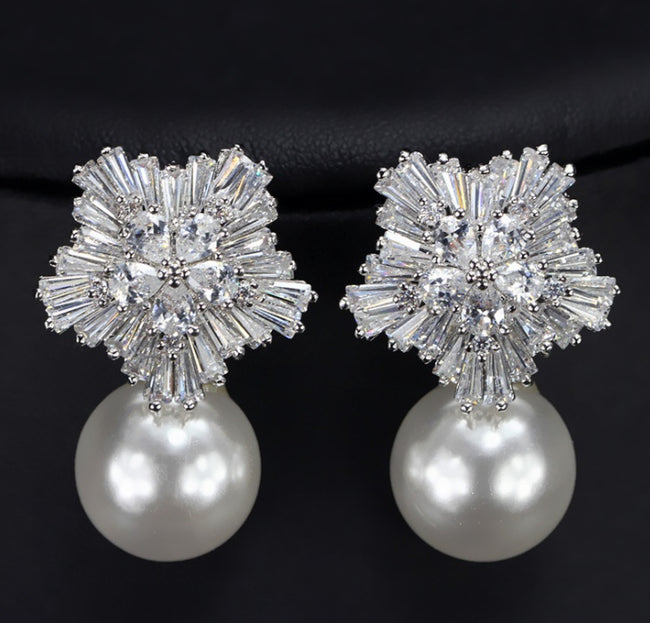 Boucles d'oreilles pendantes avec perles et oxyde de zirconium en forme de feux d'artifice de luxe pour femme, cadeau d'anniversaire Hover Image