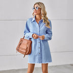 Robe en jean délavé à bords bruts, gilet long à manches longues surpiqué