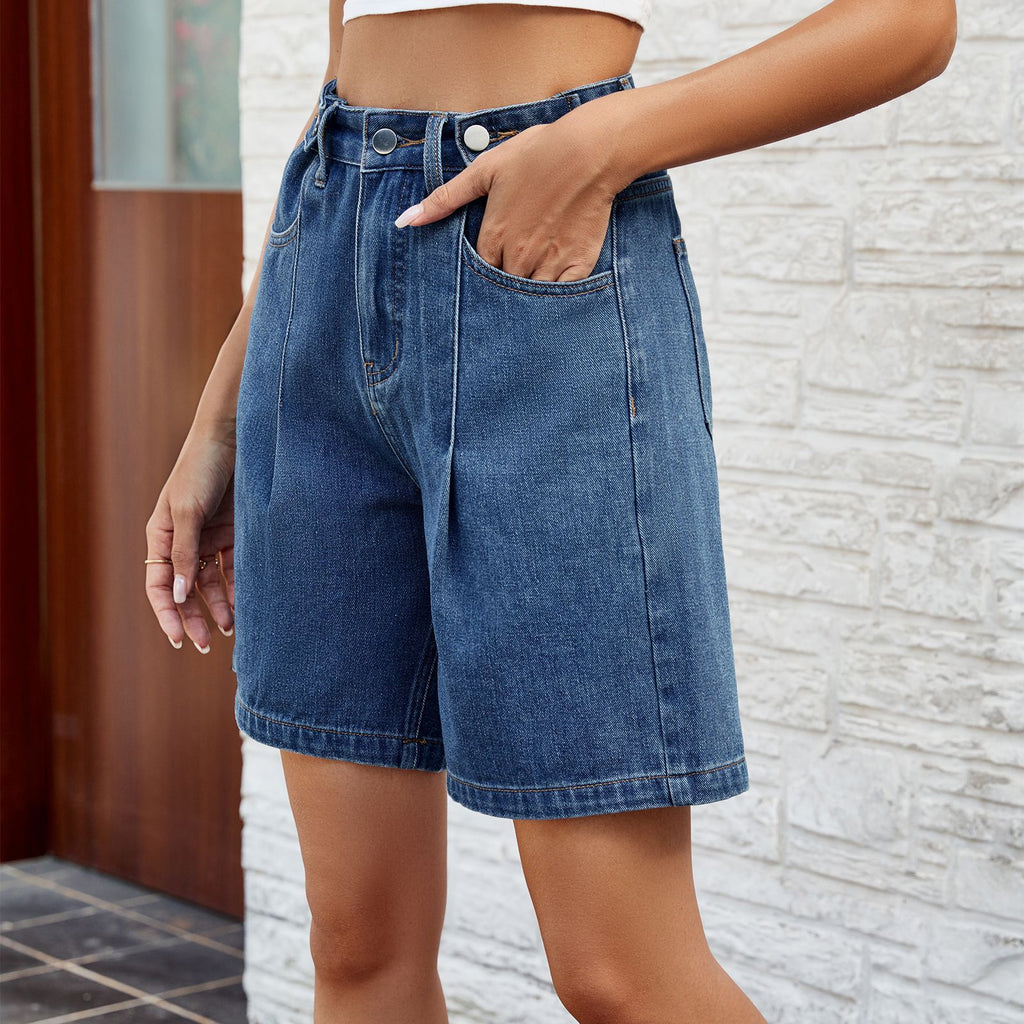 Short en jean pour femme avec taille ajustable, modèle tendance pour l'été.