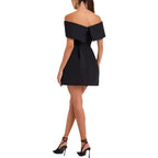 Robe épaules dénudées avec ceinture