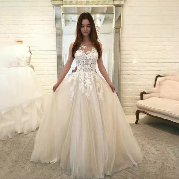 Robe de mariée sans manches à fleurs et dentelle pour femme