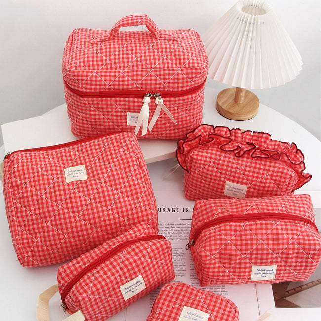 Trousse de maquillage à carreaux rouges portable pour le voyage Main Image