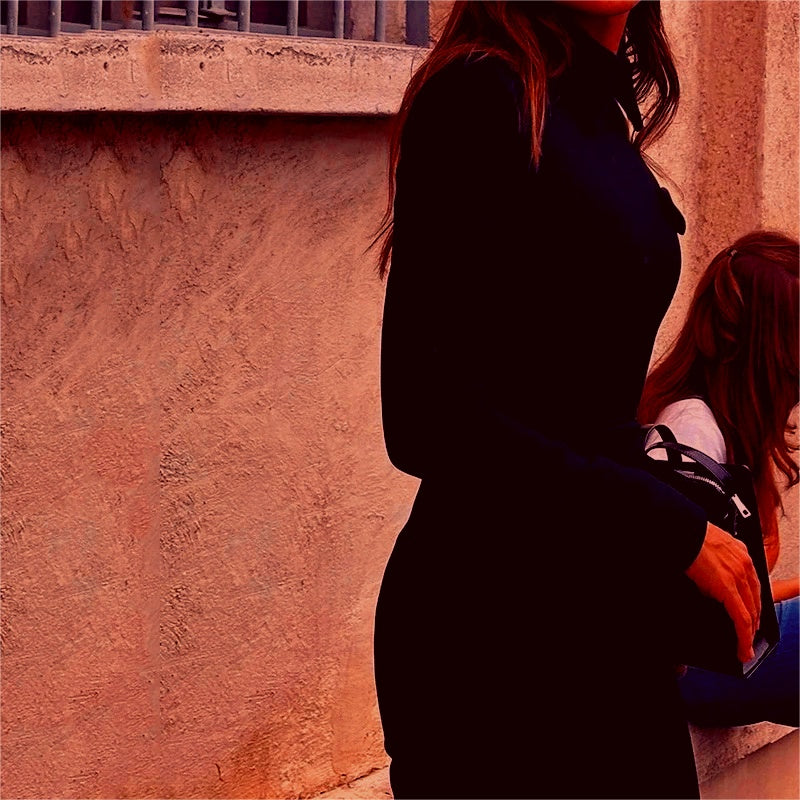 Robe moulante unie avec drapé à la taille
