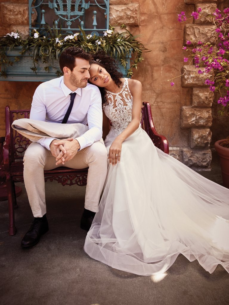 Robe de mariée longue sans manches dos nu en dentelle