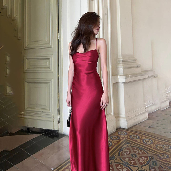 Robe femme dos nu évasée en satin à fines bretelles Hover Image